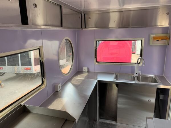 Sandwich Food Trailer - Image 4