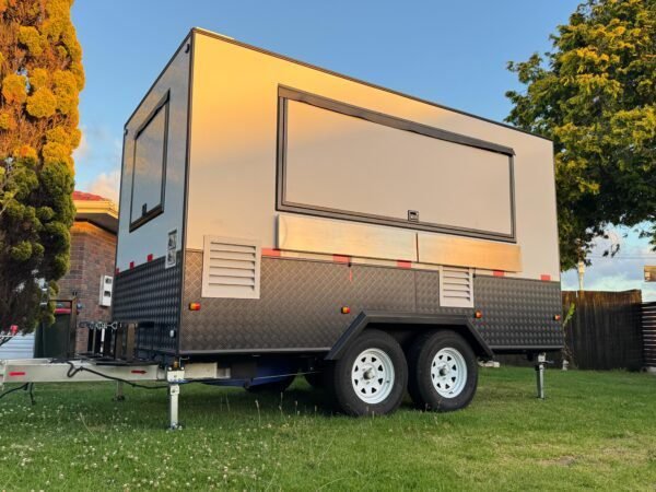 2025 Upgraded Trailer 4M